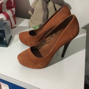 Shultz vintage burnt orange spiked heels